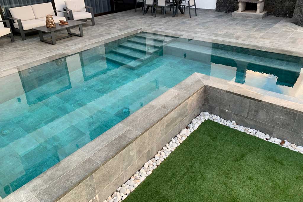 MISTERY BLUE STONE ANTI-SLIP 31X62.6X0.9 R.316 1A (M2) Marca ROSA GRES. Modelo: 708481