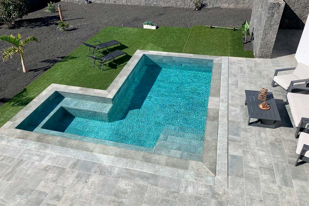 MISTERY BLUE STONE ANTI-SLIP 31X62.6X0.9 R.316 1A (M2) Marca ROSA GRES. Modelo: 708481