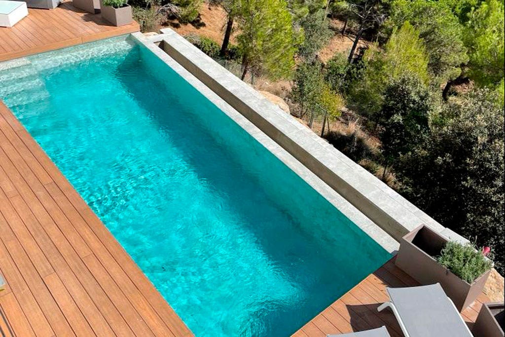 MISTERY GREY ANTI-SLIP 31X62.6X0.9 R.316 1A (M2) Marca ROSA GRES. Modelo: 708471