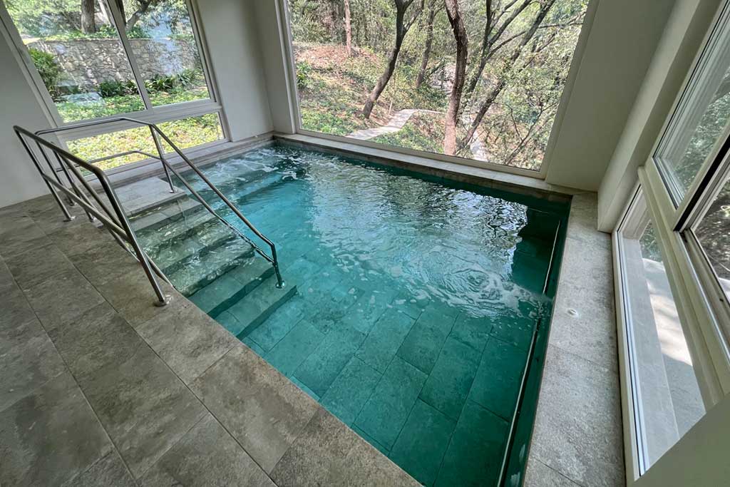 MISTERY BLUE STONE ANTI-SLIP 31X62.6X0.9 R.316 1A (M2) Marca ROSA GRES. Modelo: 708481