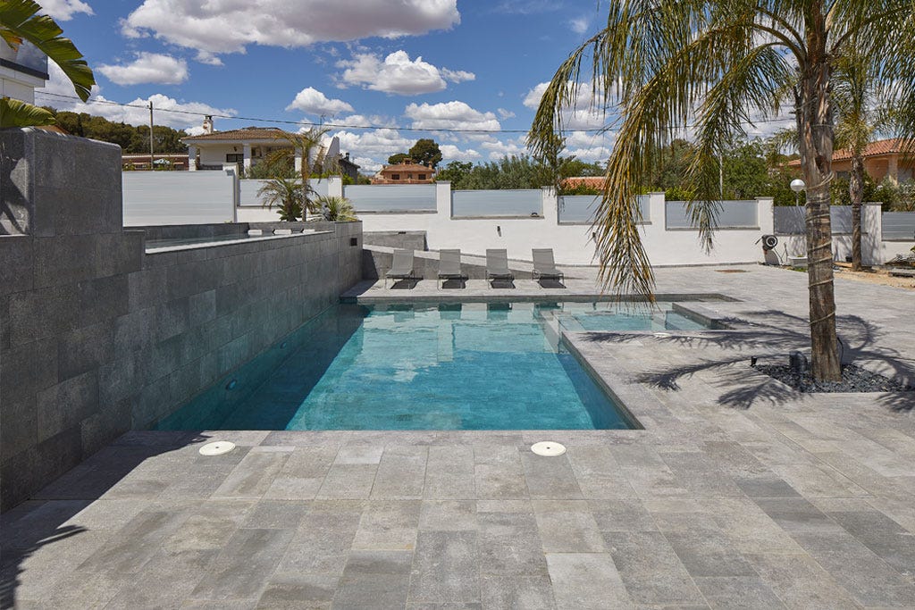 MISTERY BLUE STONE ANTI-SLIP 31X62.6X0.9 R.316 1A (M2) Marca ROSA GRES. Modelo: 708481