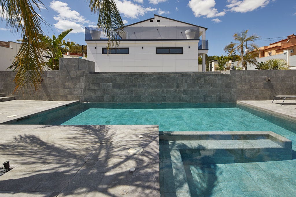 MISTERY BLUE STONE ANTI-SLIP 31X62.6X0.9 R.316 1A (M2) Marca ROSA GRES. Modelo: 708481