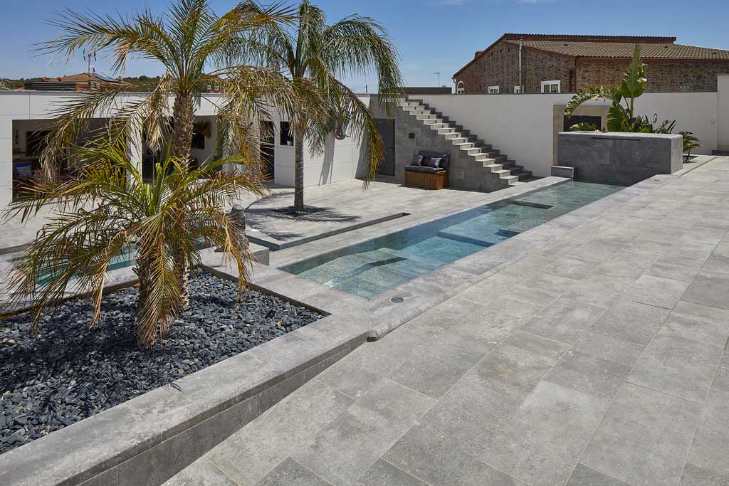 MISTERY BLUE STONE ANTI-SLIP 31X62.6X0.9 R.316 1A (M2) Marca ROSA GRES. Modelo: 708481
