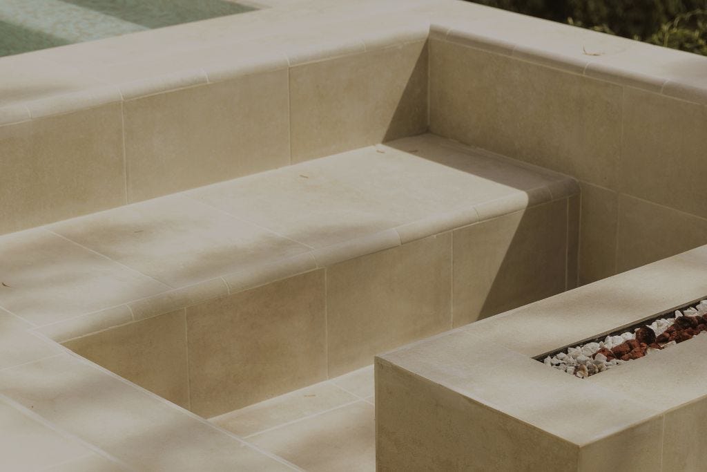 MISTERY WHITE ANTI-SLIP 31X62.6X0.9 R.316 1A (M2) Marca ROSA GRES. Modelo: 708451