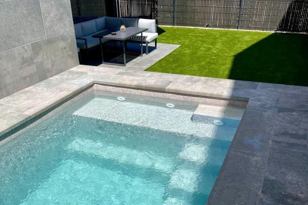MISTERY BLUE STONE ANTI-SLIP 31X62.6X0.9 R.316 1A (M2) Marca ROSA GRES. Modelo: 708481