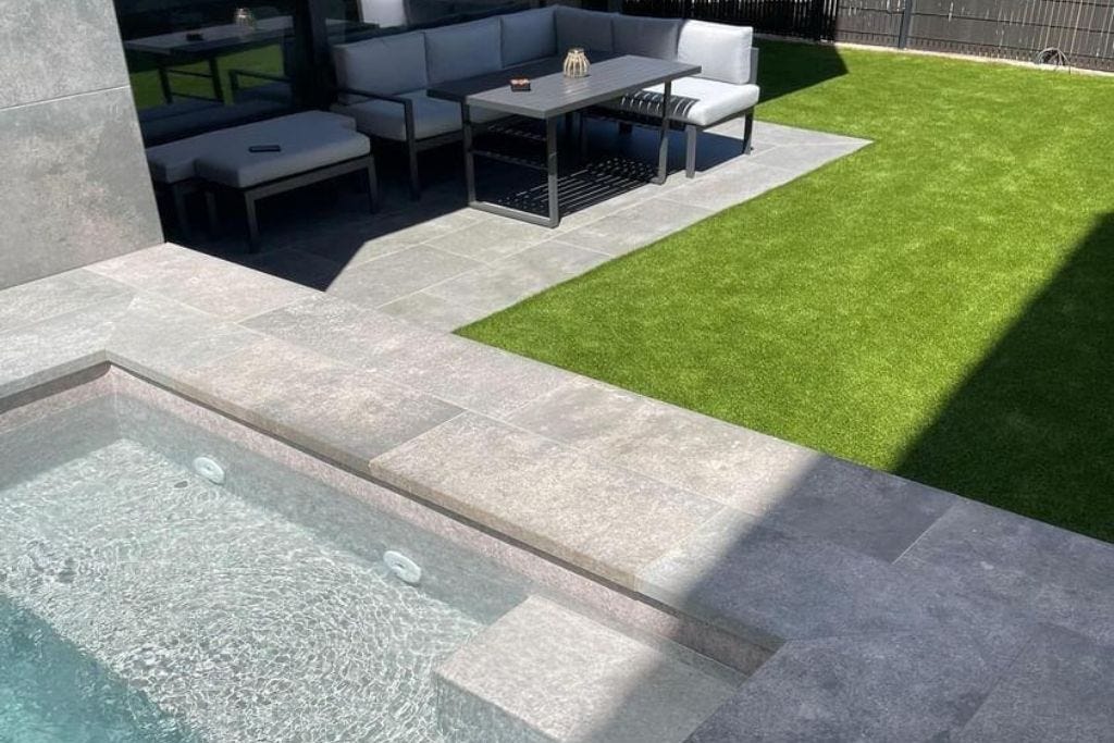 MISTERY BLUE STONE ANTI-SLIP 31X62.6X0.9 R.316 1A (M2) Marca ROSA GRES. Modelo: 708481