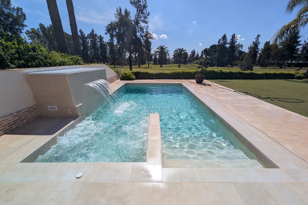 MISTERY WHITE ANTI-SLIP 31X62.6X0.9 R.316 1A (M2) Marca ROSA GRES. Modelo: 708451
