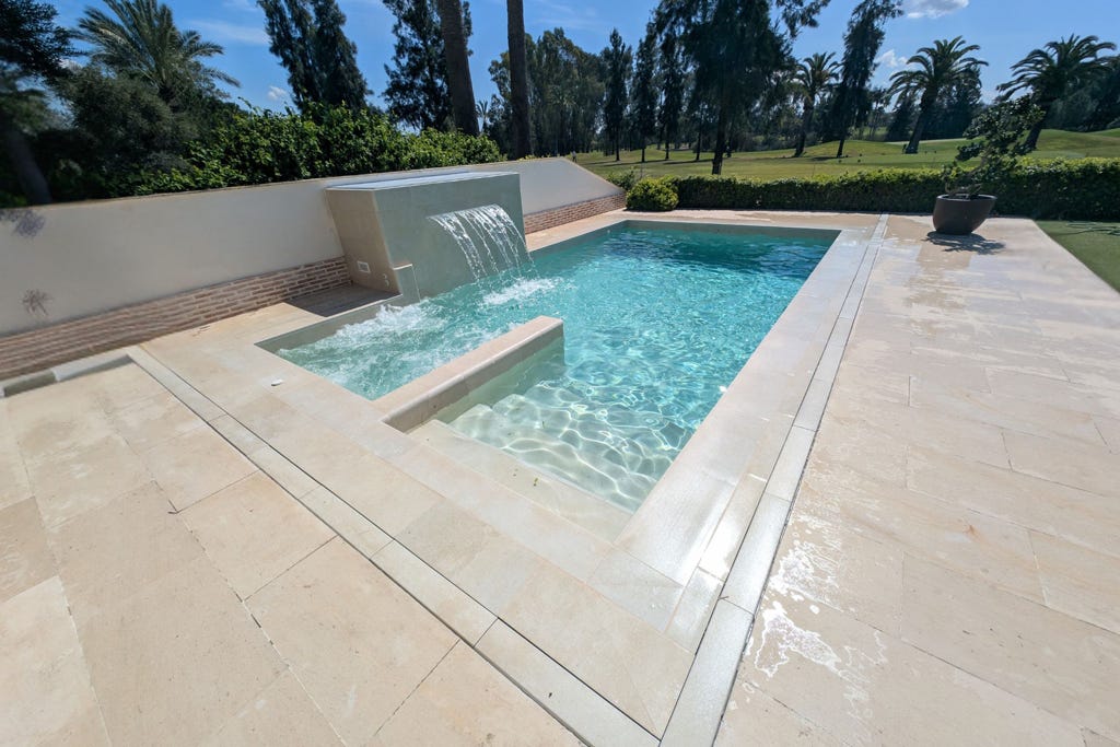 MISTERY WHITE ANTI-SLIP 31X62.6X0.9 R.316 1A (M2) Marca ROSA GRES. Modelo: 708451