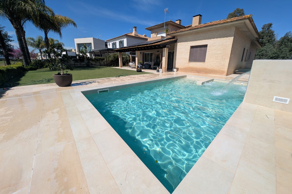 MISTERY WHITE ANTI-SLIP 31X62.6X0.9 R.316 1A (M2) Marca ROSA GRES. Modelo: 708451